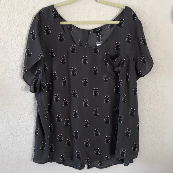 torrid Tops - Torrid Grey Lucky Cat Button Back Top